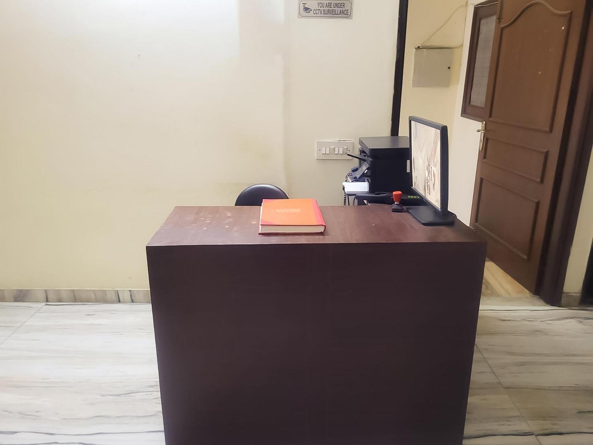 - Anand Vihar Hotel New Delhi