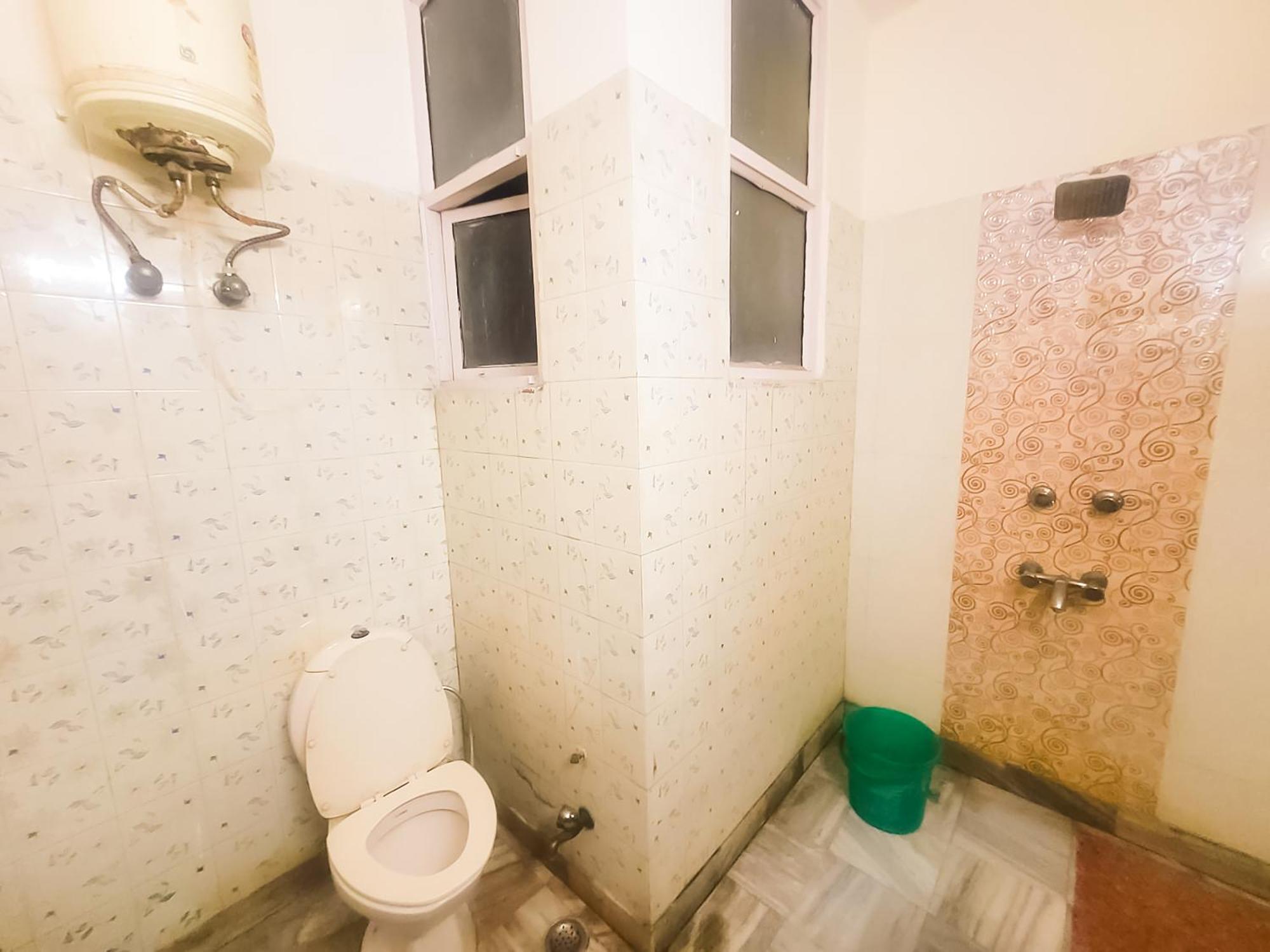 Hotel - Anand Vihar New Delhi