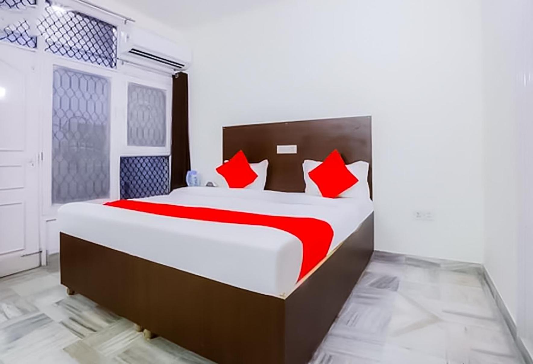Hotel - Anand Vihar 3*