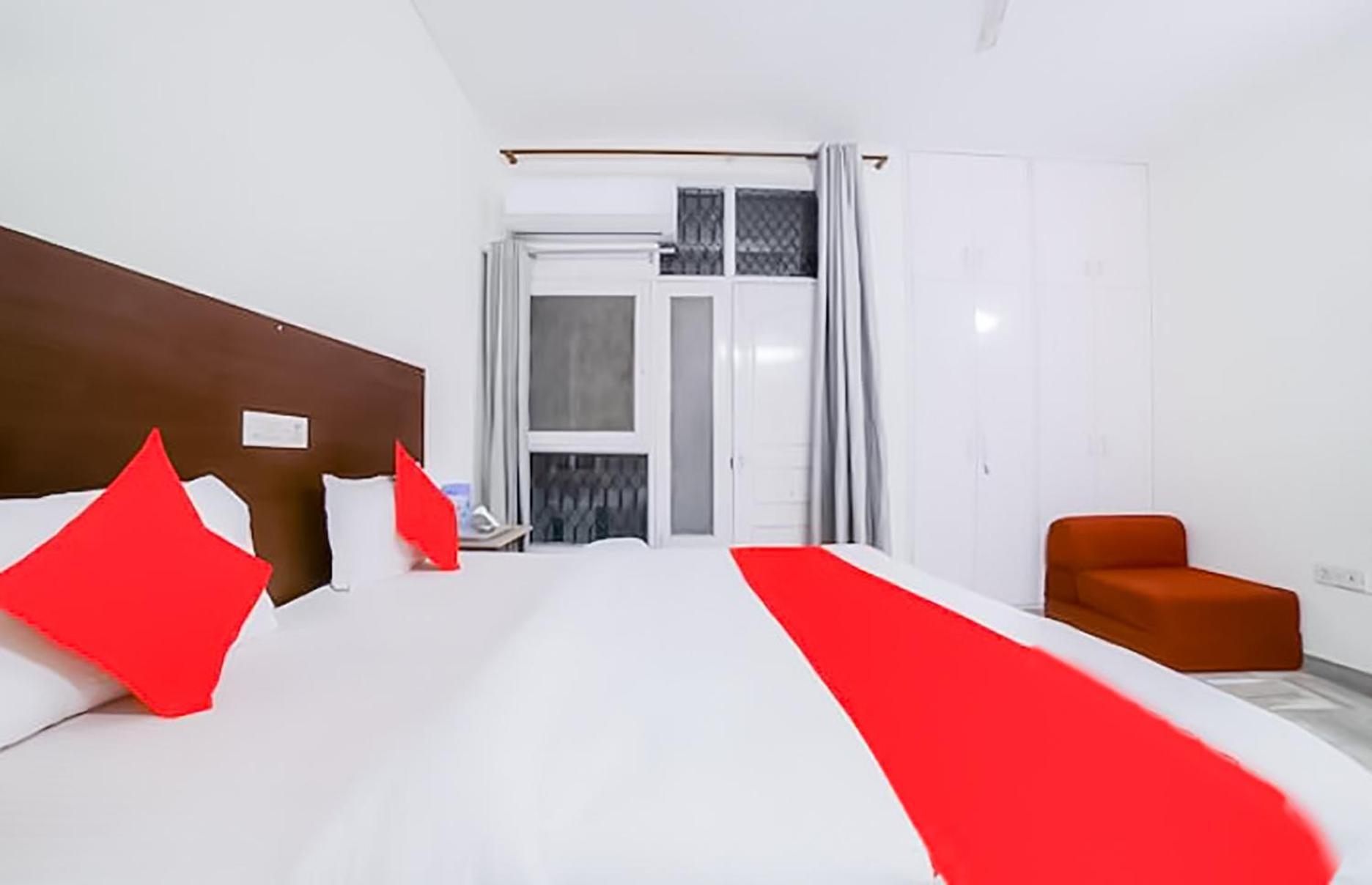 - Anand Vihar 3* New Delhi